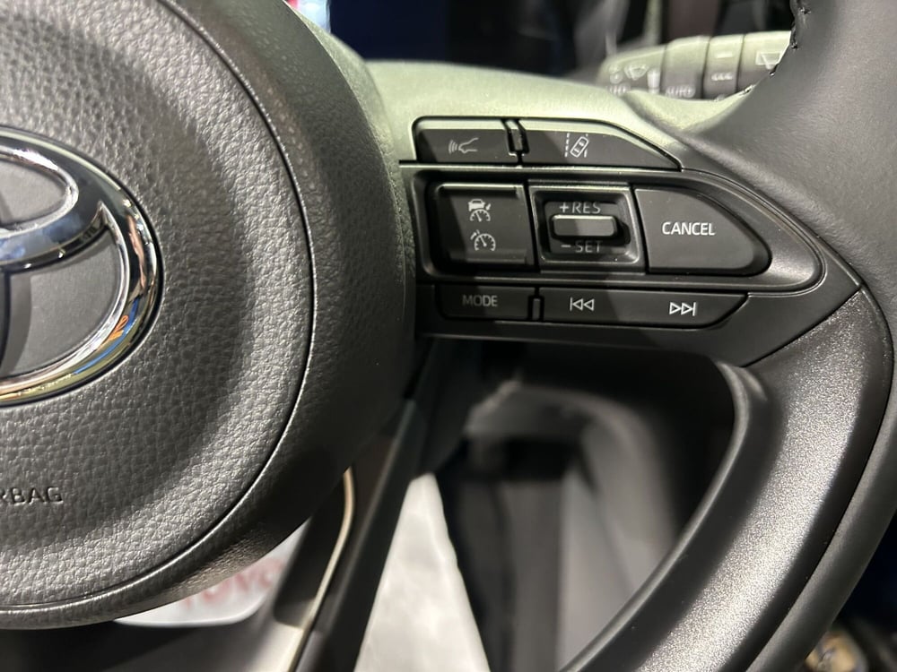 Toyota Yaris Cross nuova a Milano (17)