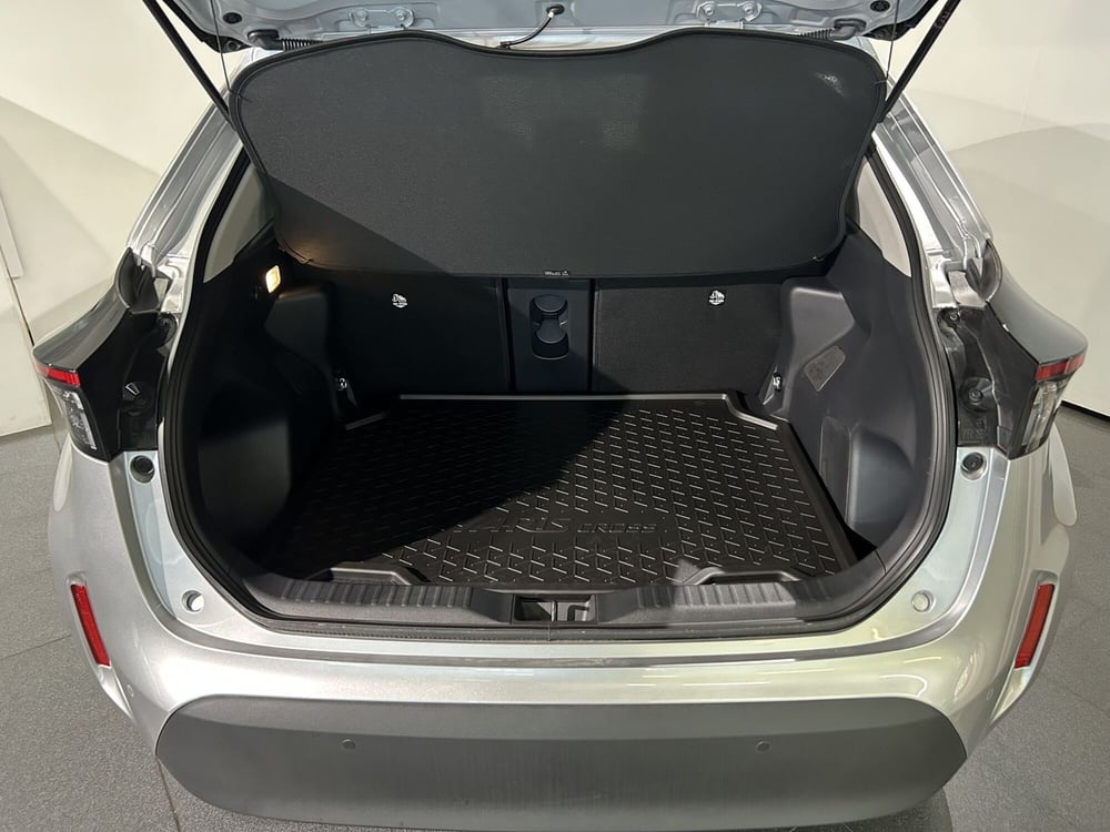 Toyota Yaris Cross nuova a Milano (6)