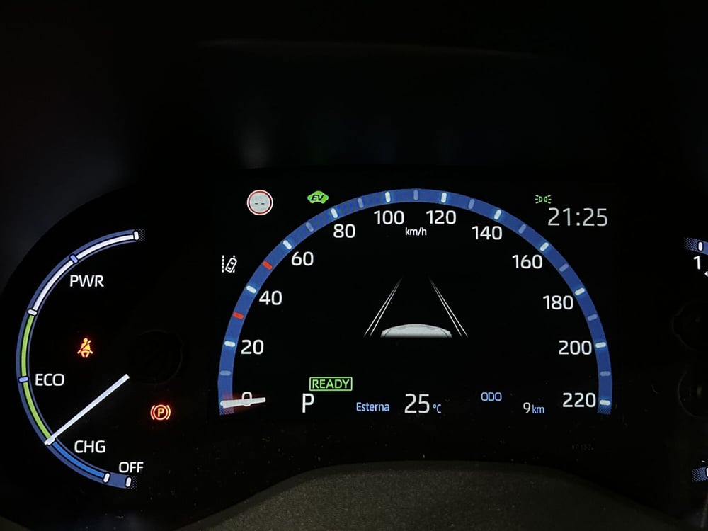 Toyota Yaris Cross nuova a Milano (9)