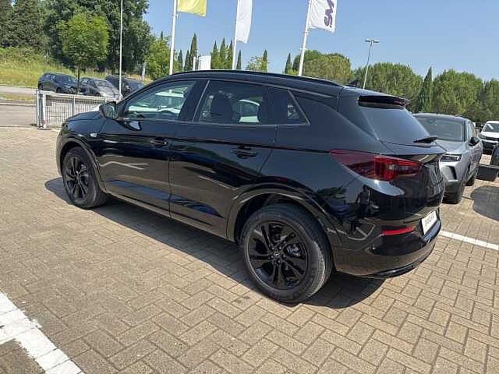 Opel Grandland nuova a Siena (5)
