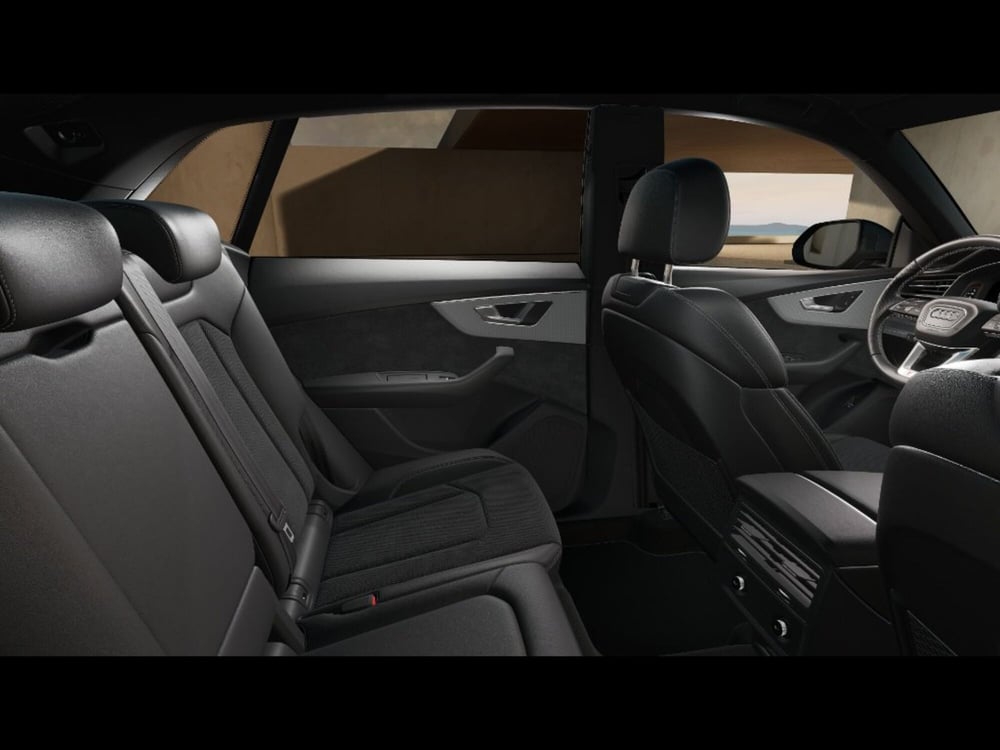 Audi Q8 Sportback nuova a Livorno (10)