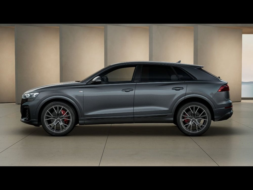Audi Q8 Sportback nuova a Livorno (2)