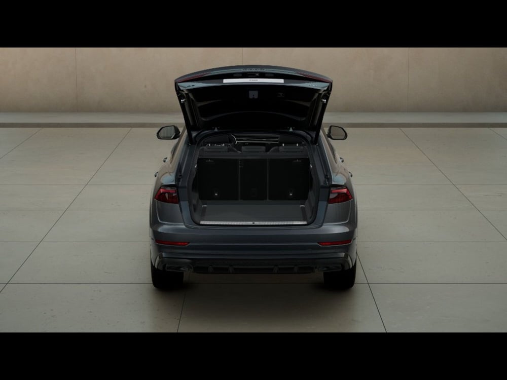 Audi Q8 Sportback nuova a Livorno (5)