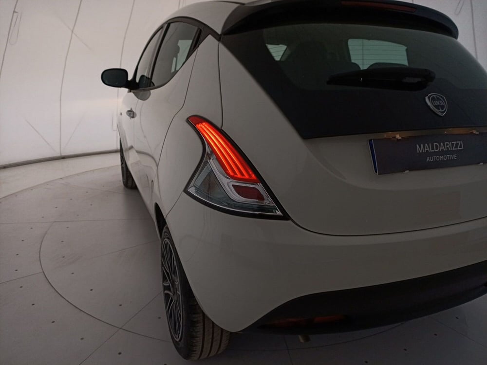 Lancia Ypsilon usata a Bari (11)