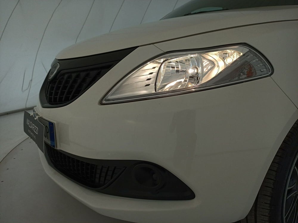 Lancia Ypsilon usata a Bari (12)