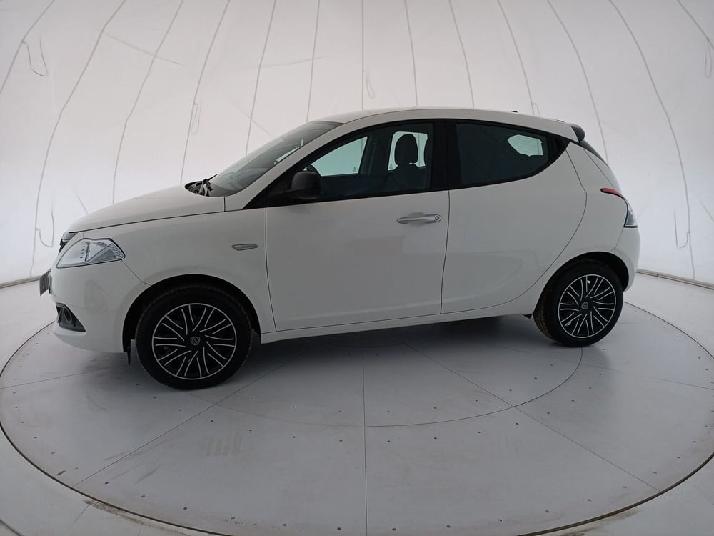 Lancia Ypsilon usata a Bari (2)