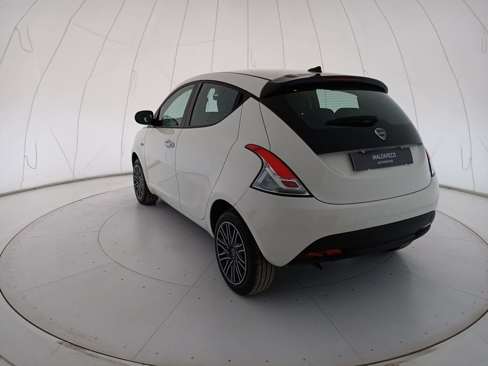 Lancia Ypsilon usata a Bari (4)