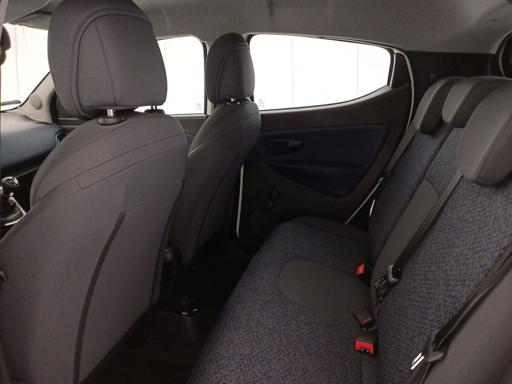Lancia Ypsilon usata a Bari (8)