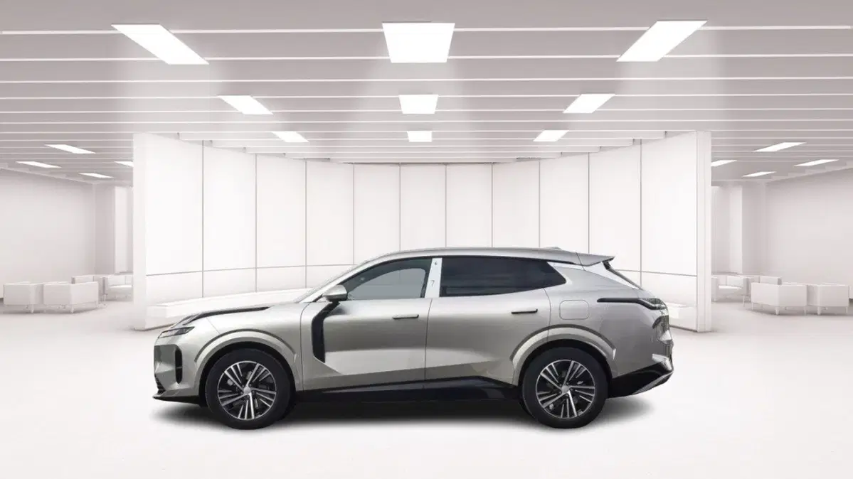 Lynk & Co 08 nuova a Como (4)