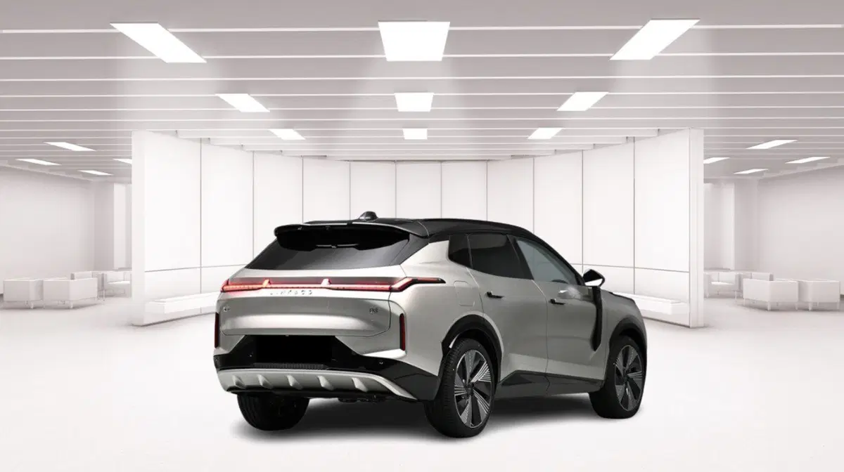 Lynk & Co 08 nuova a Como (2)