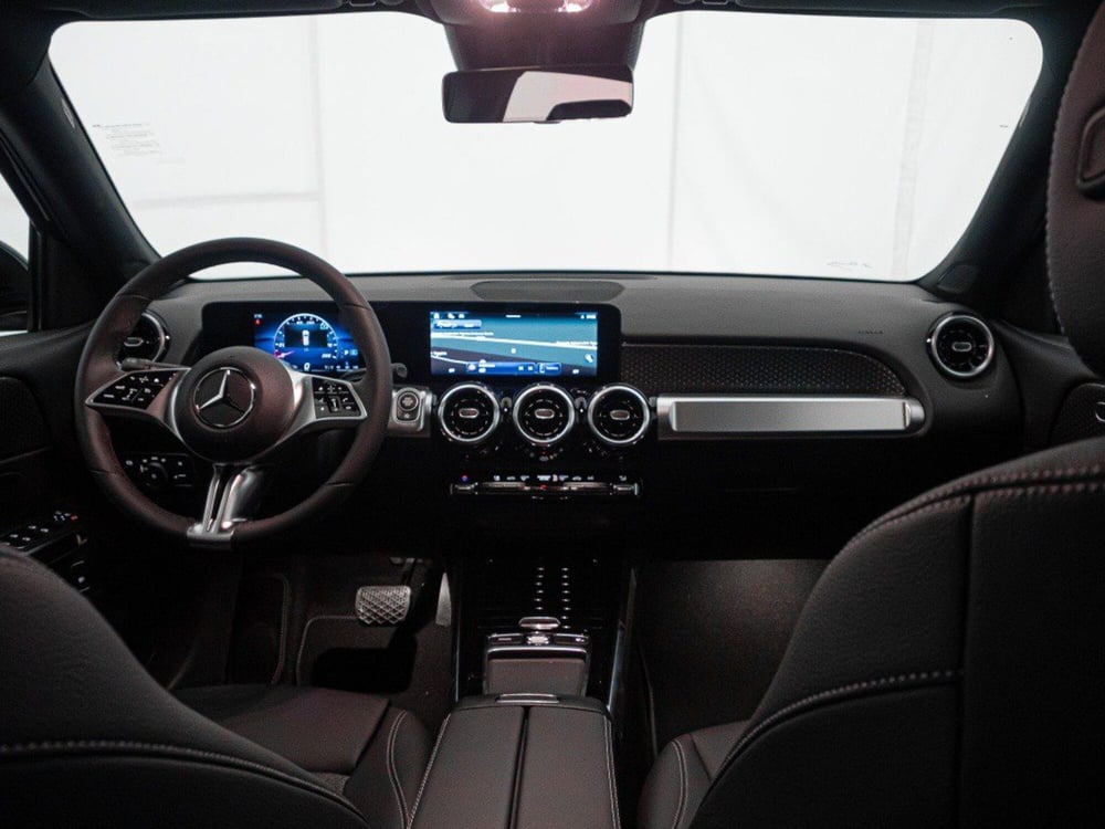 Mercedes-Benz GLB nuova a Macerata (14)