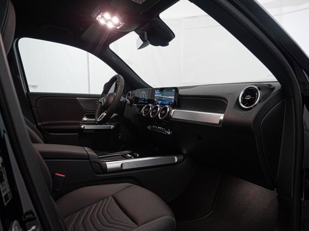 Mercedes-Benz GLB nuova a Macerata (15)