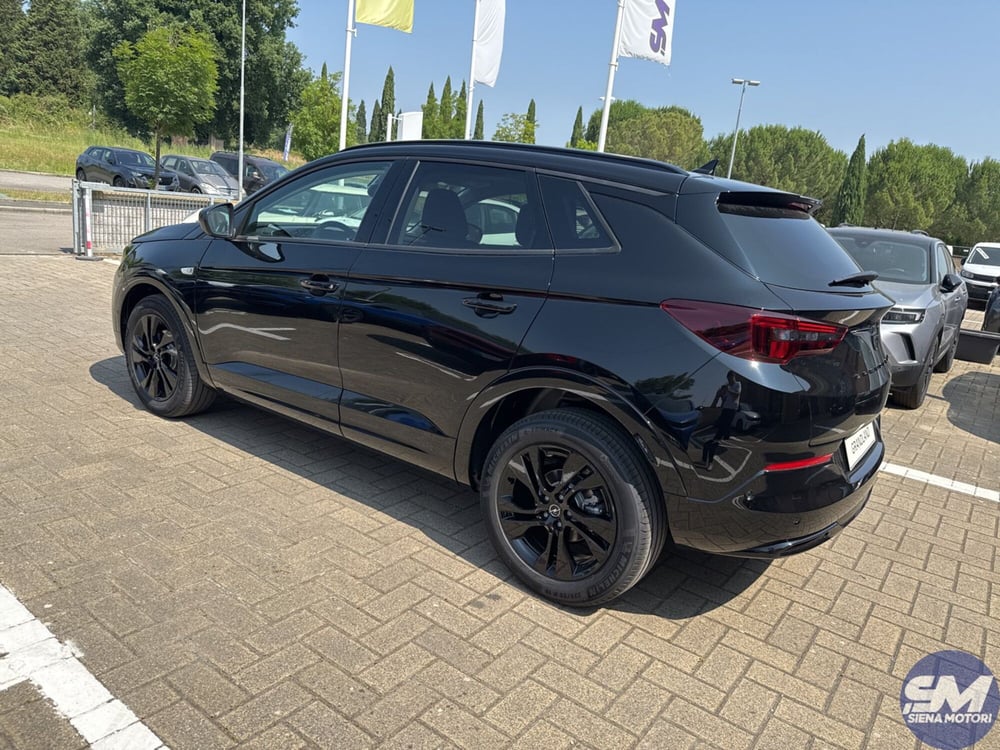 Opel Grandland nuova a Siena (5)