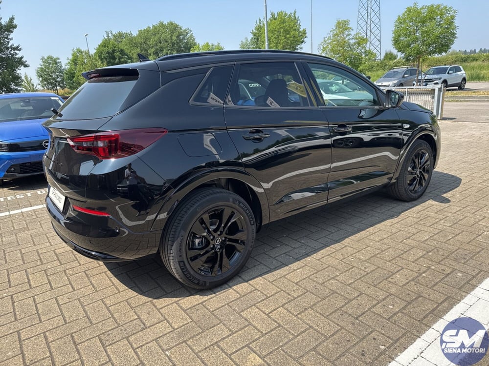 Opel Grandland nuova a Siena (6)