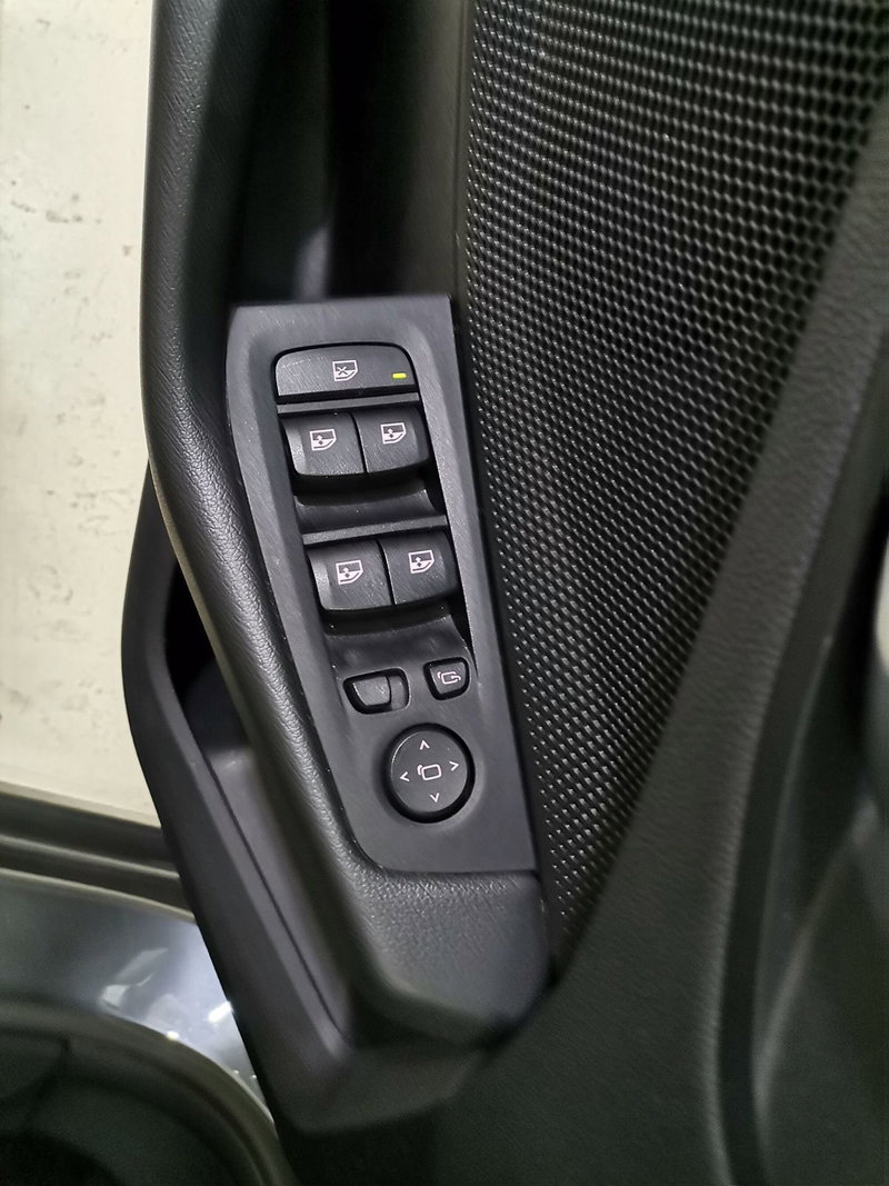 BMW Serie 1 5p. usata a Salerno (14)