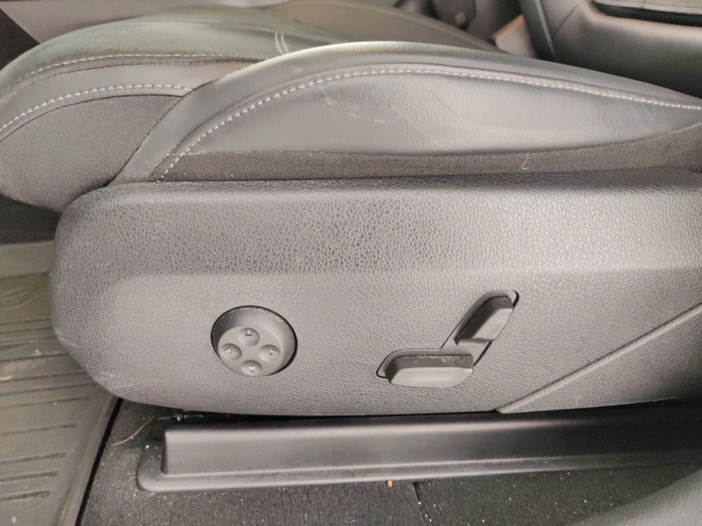 Mercedes-Benz GLC usata a Massa-Carrara (10)