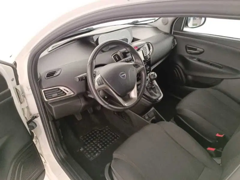 Lancia Ypsilon usata a Treviso (10)