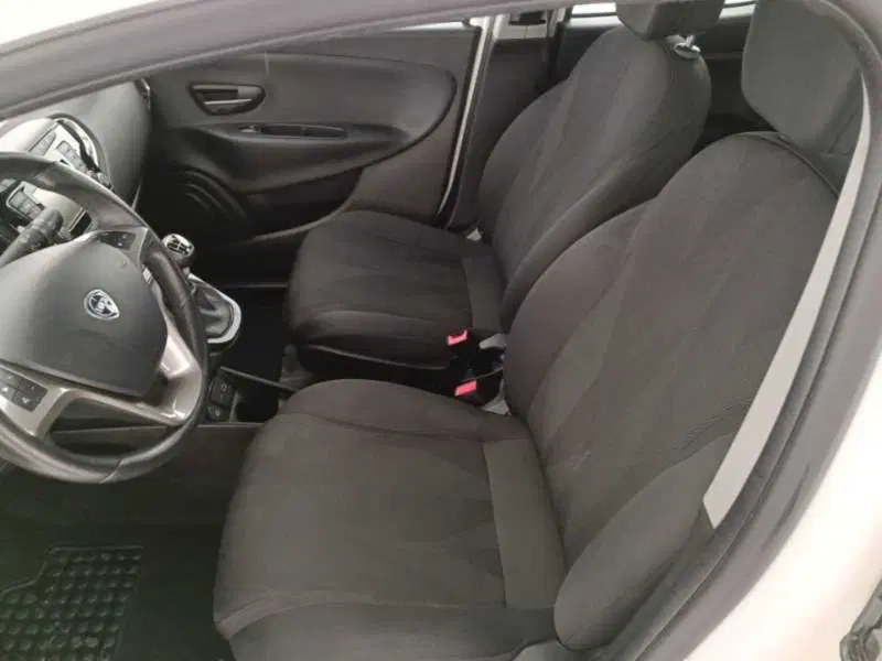 Lancia Ypsilon usata a Treviso (11)