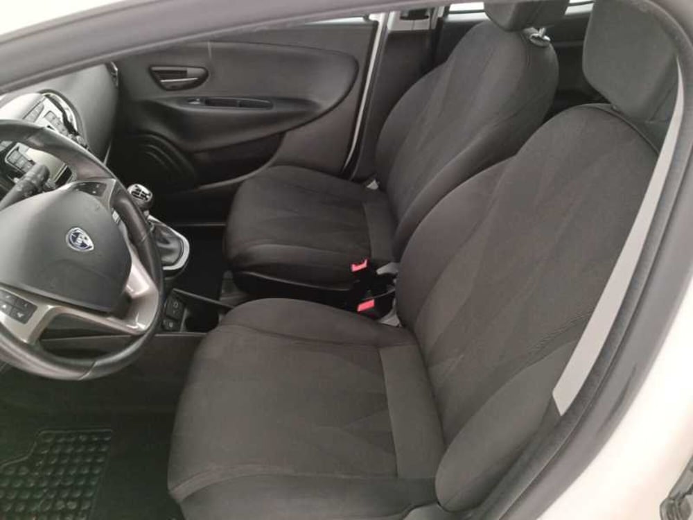 Lancia Ypsilon usata a Treviso (11)