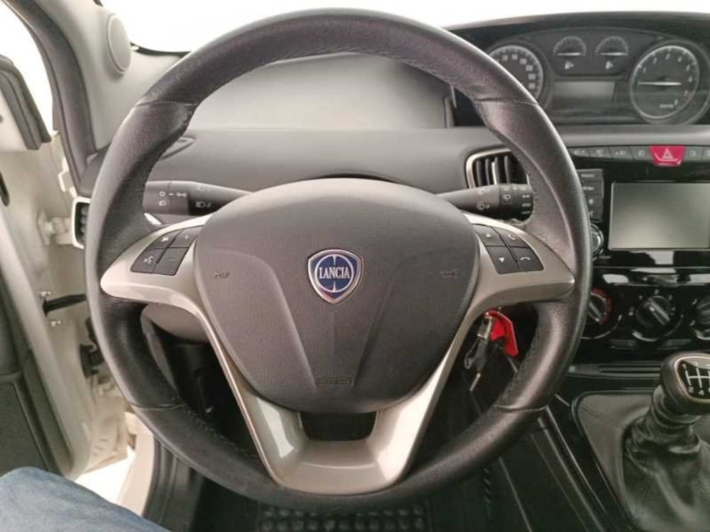 Lancia Ypsilon usata a Treviso (13)