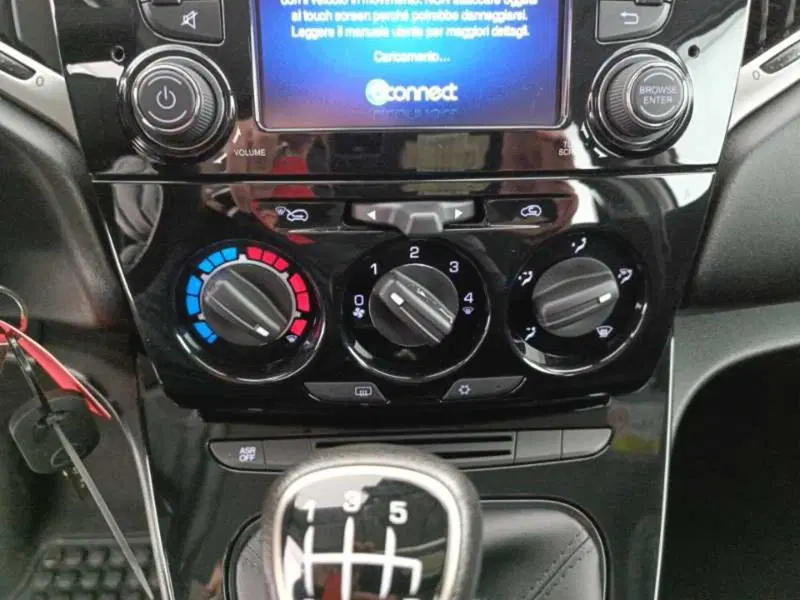 Lancia Ypsilon usata a Treviso (16)