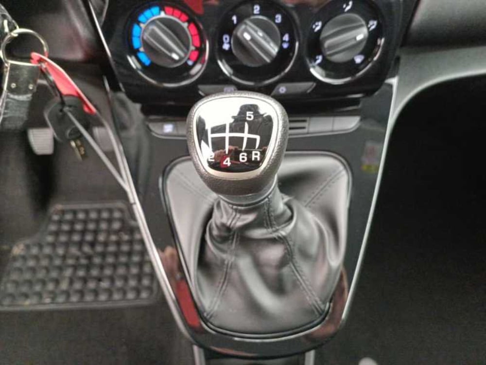 Lancia Ypsilon usata a Treviso (17)