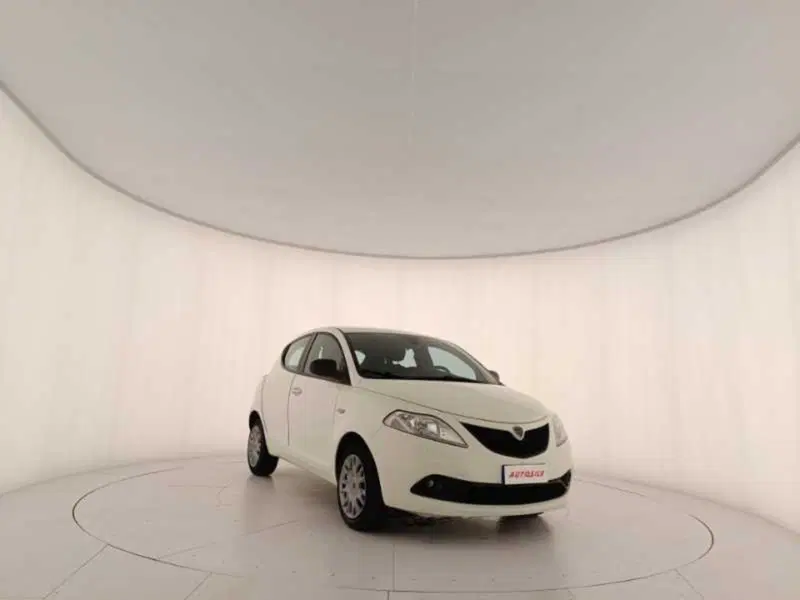 Lancia Ypsilon usata a Treviso (3)