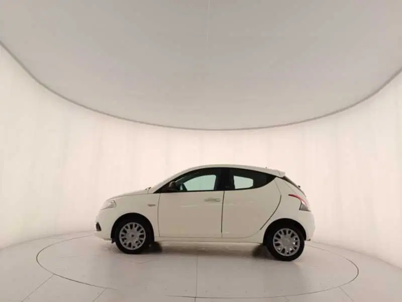 Lancia Ypsilon usata a Treviso (8)