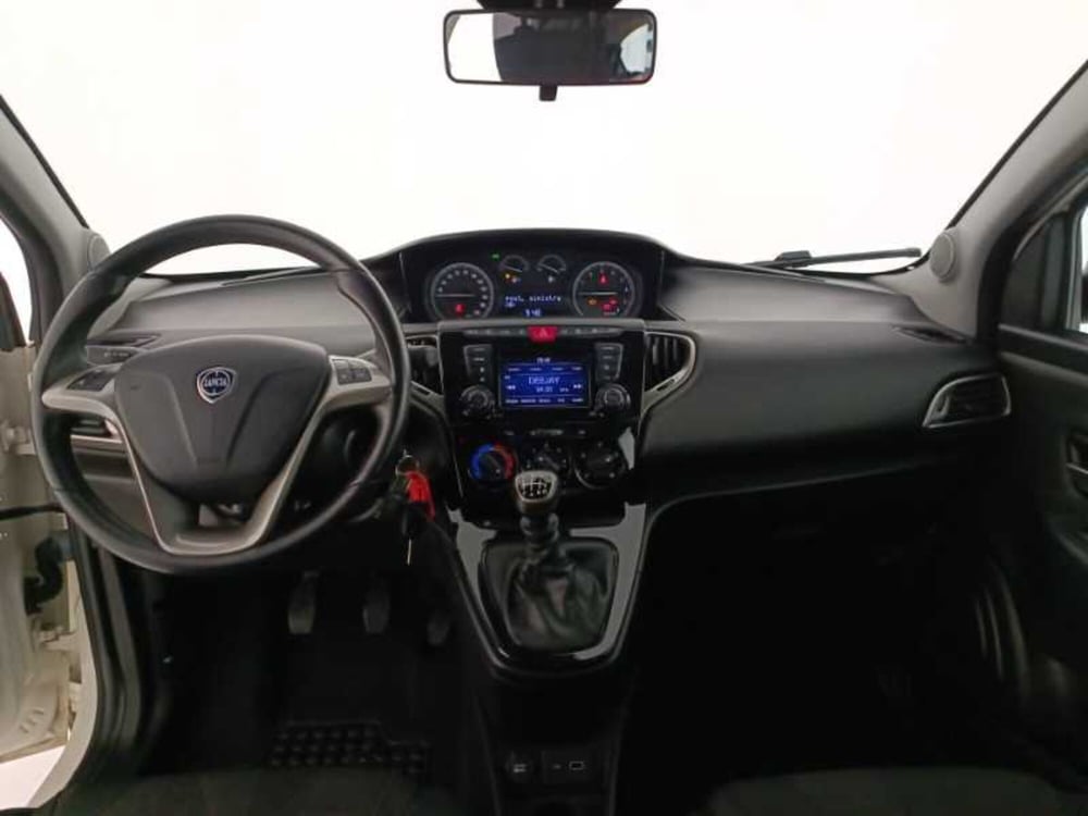 Lancia Ypsilon usata a Treviso (9)