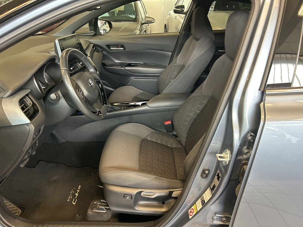 Toyota Toyota C-HR usata a Bergamo (12)