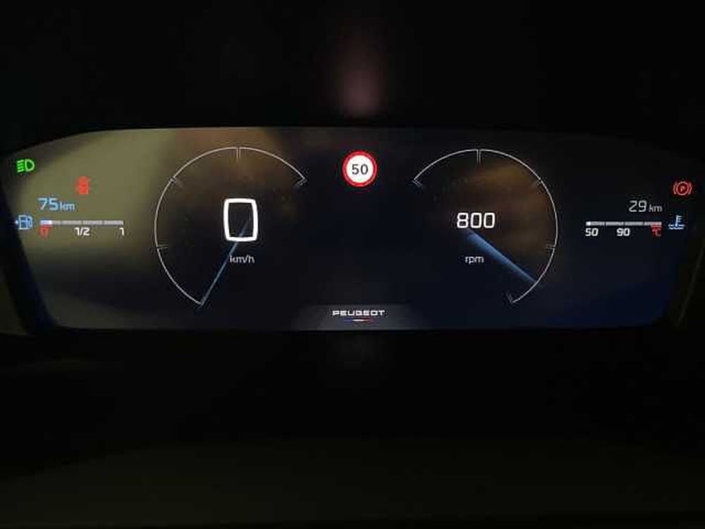 Peugeot 2008 nuova a Salerno (12)
