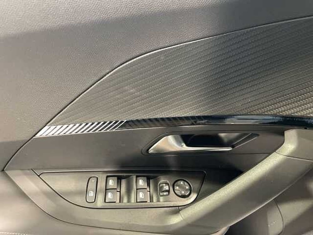 Peugeot 2008 nuova a Salerno (13)