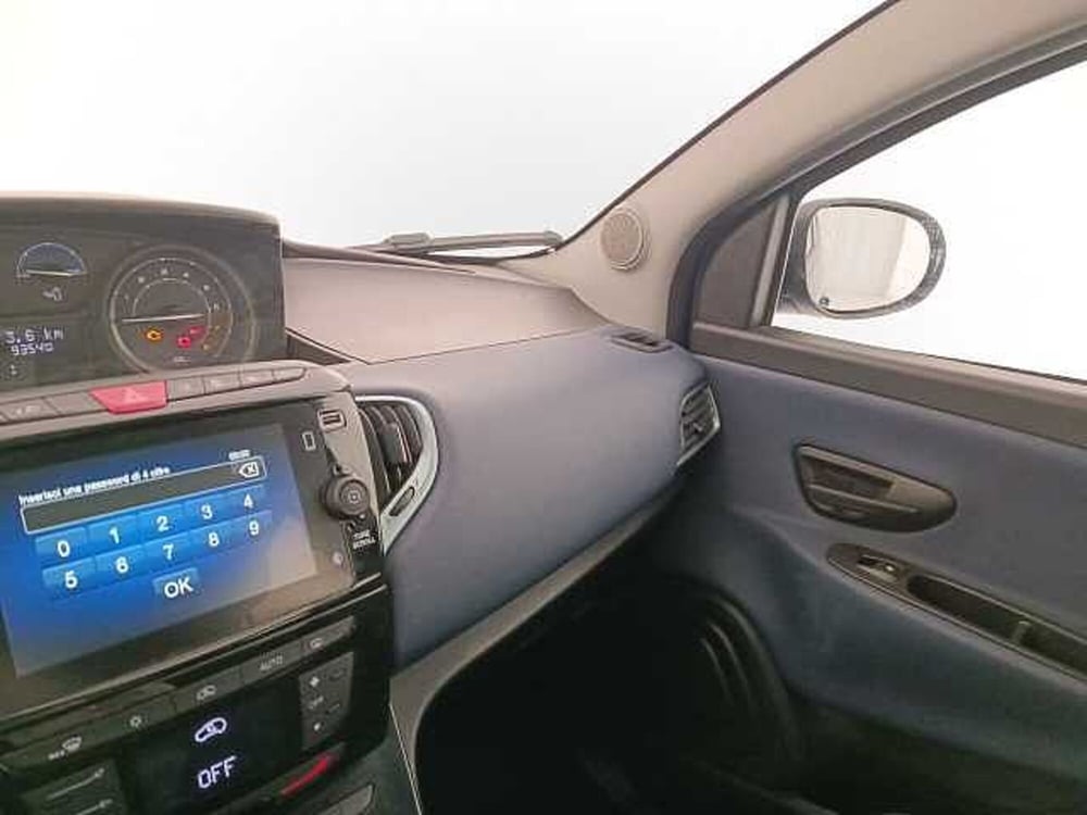 Lancia Ypsilon usata a Venezia (11)