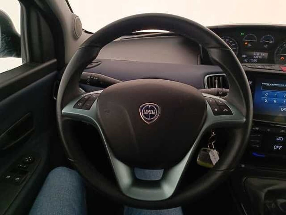 Lancia Ypsilon usata a Venezia (12)