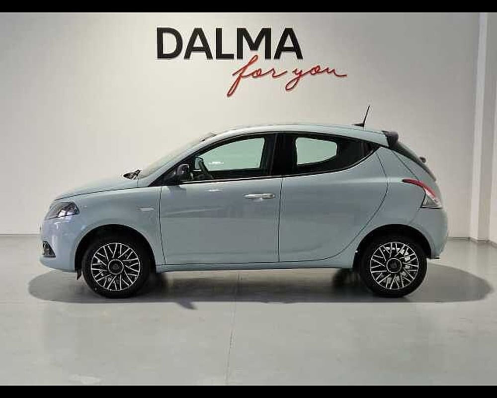 Lancia Ypsilon nuova a Milano (16)
