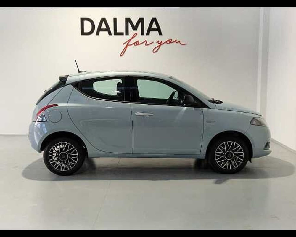 Lancia Ypsilon nuova a Milano (17)