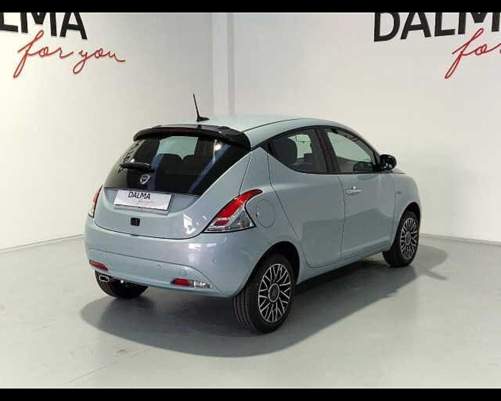 Lancia Ypsilon nuova a Milano (4)
