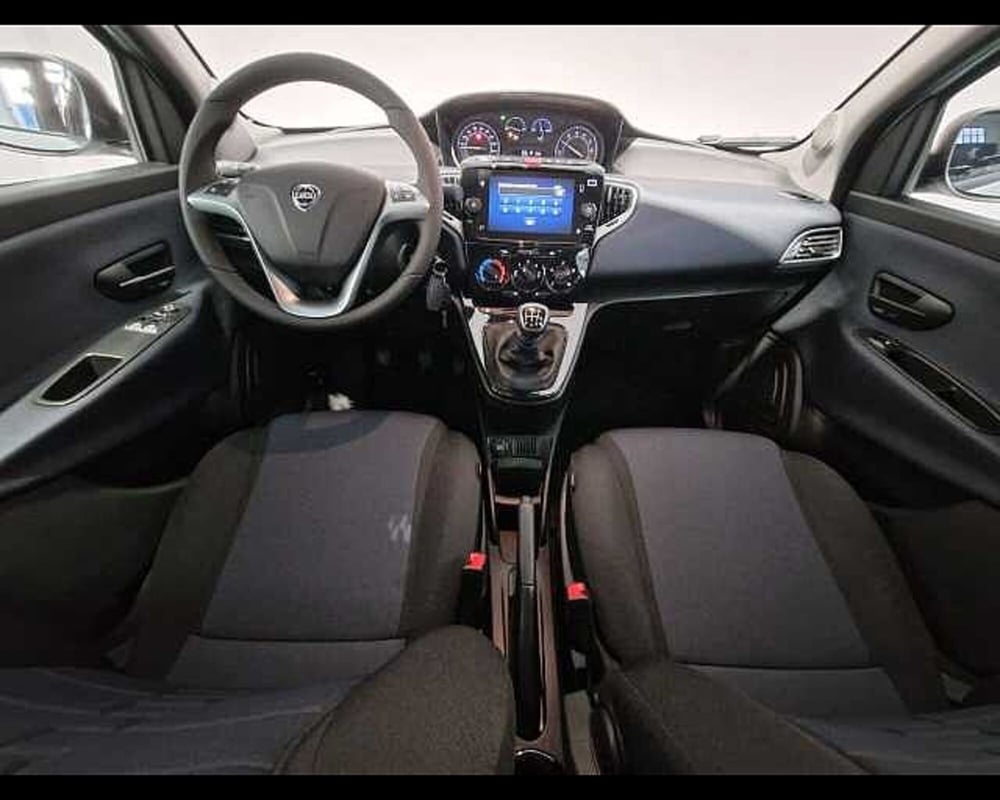 Lancia Ypsilon nuova a Milano (7)