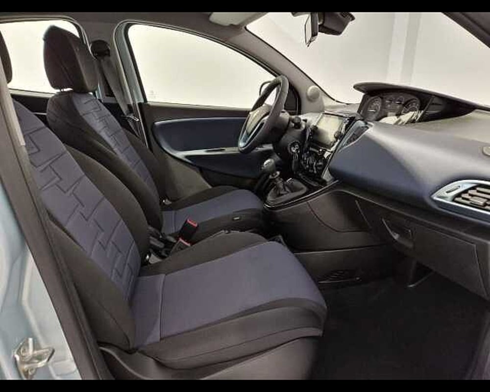 Lancia Ypsilon nuova a Milano (9)
