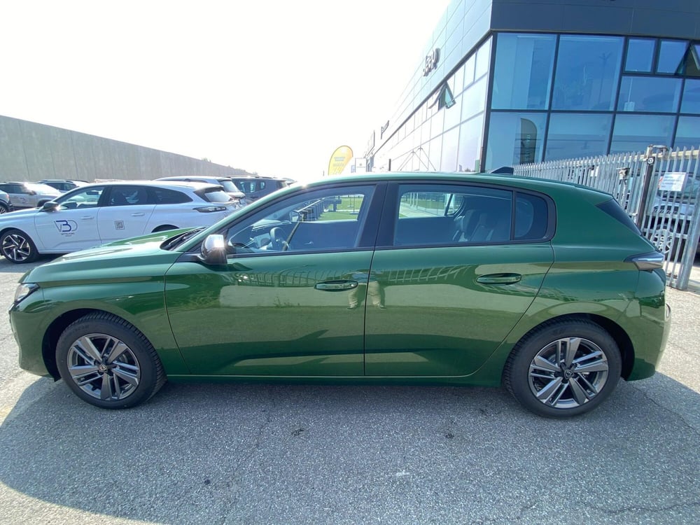 Peugeot 308 nuova a Milano (2)