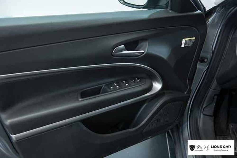 Jeep Avenger usata a Lodi (9)