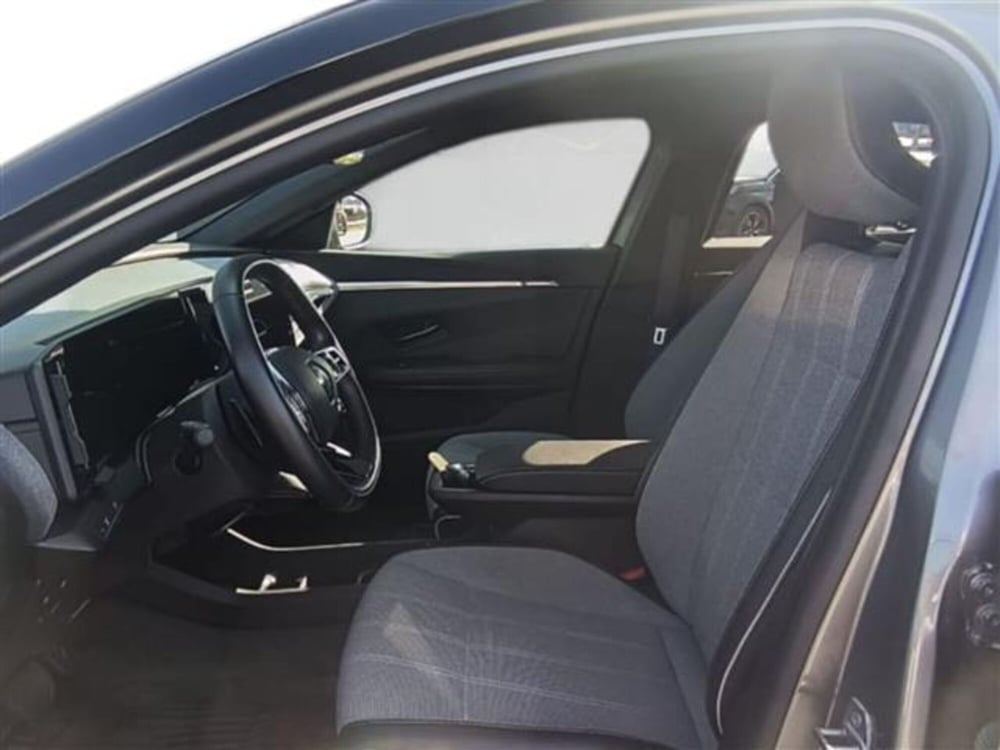 Renault Megane E-Tech Electric usata a Livorno (9)