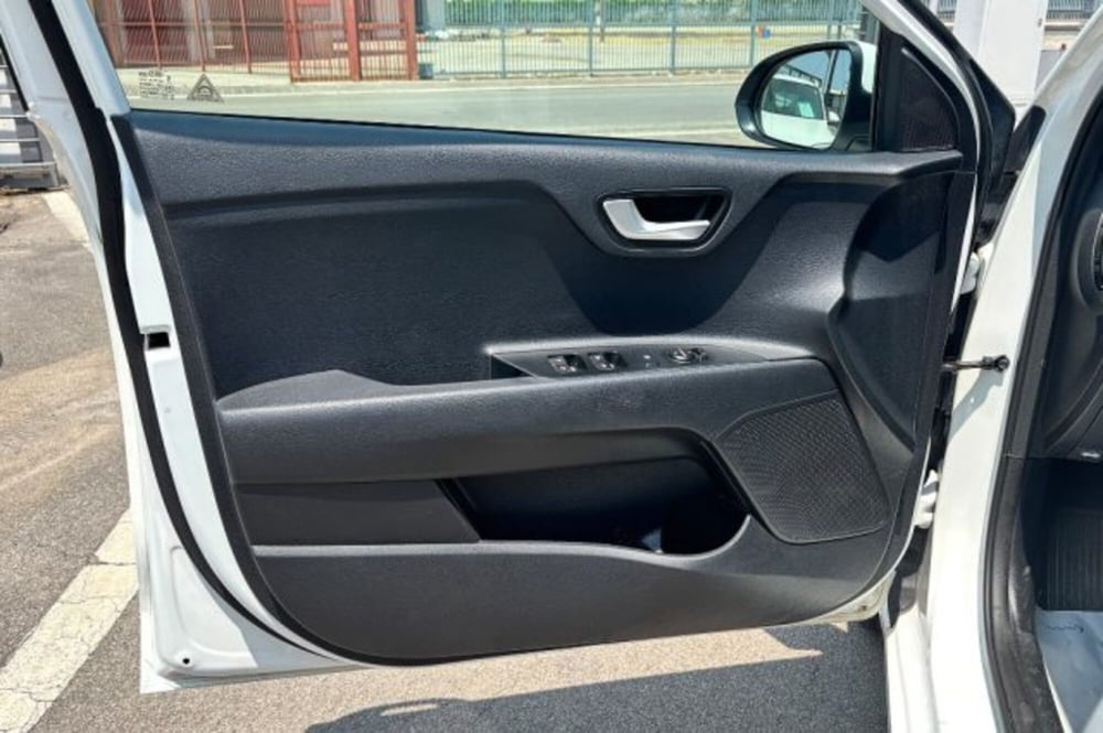 Kia Rio usata a Latina (12)