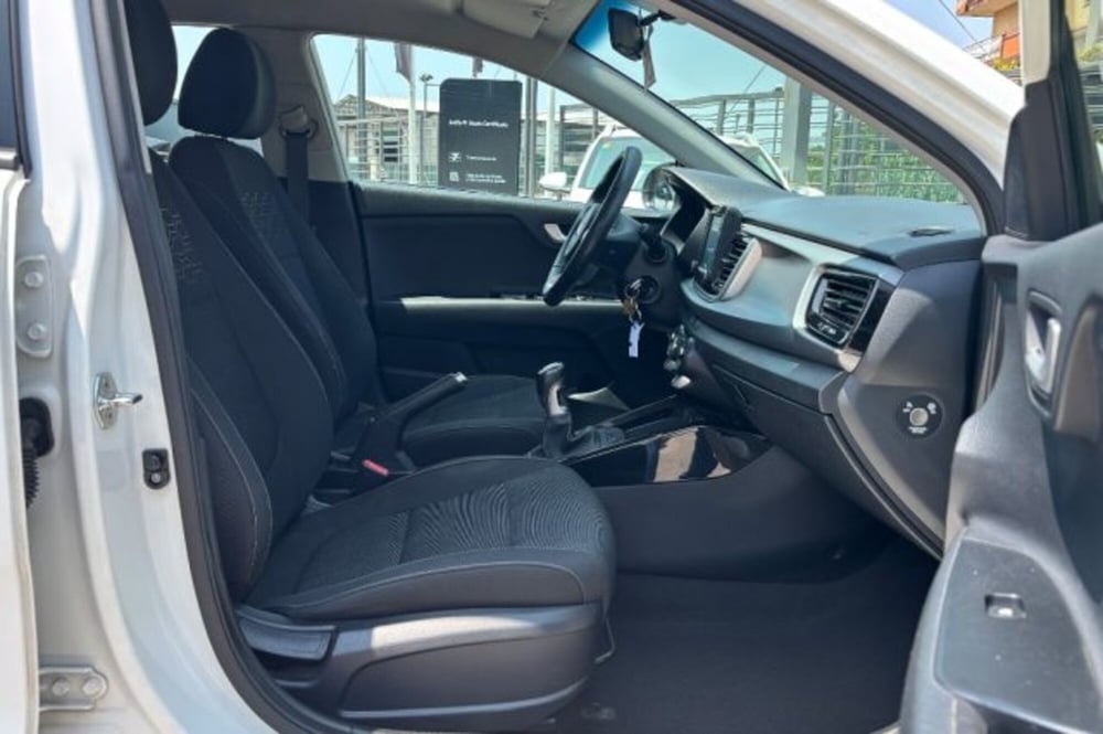 Kia Rio usata a Latina (8)