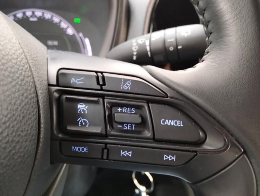 Toyota Aygo X usata a Como (11)