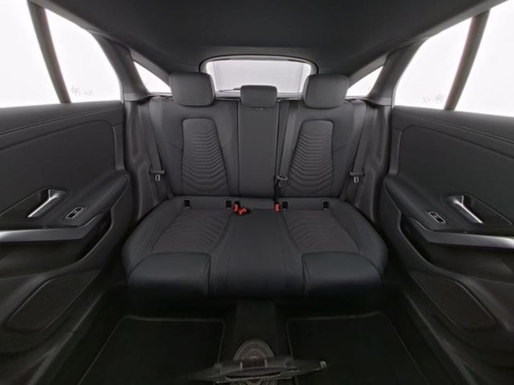 Mercedes-Benz CLA Shooting Brake usata a Milano (10)