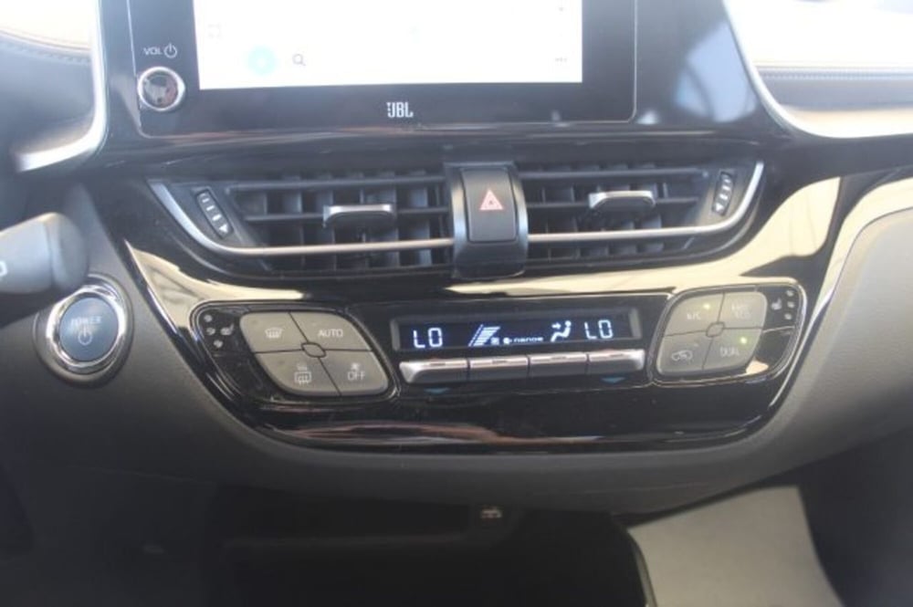 Toyota Toyota C-HR usata a Roma (18)