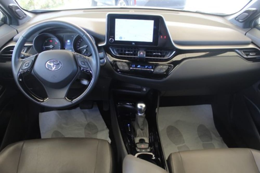 Toyota Toyota C-HR usata a Roma (9)