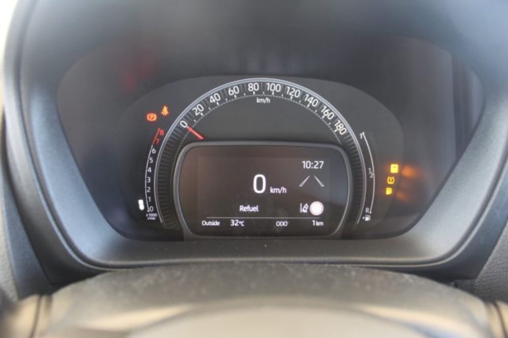 Toyota Aygo X nuova a Roma (12)