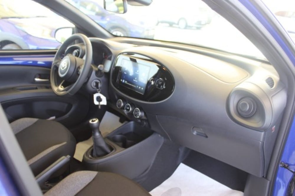 Toyota Aygo X nuova a Roma (7)